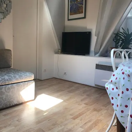 Apartment Mansarde *